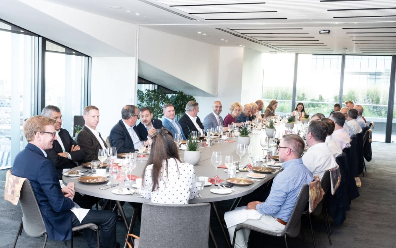 Minister Santos Co-hosts Dinner For EasyJet