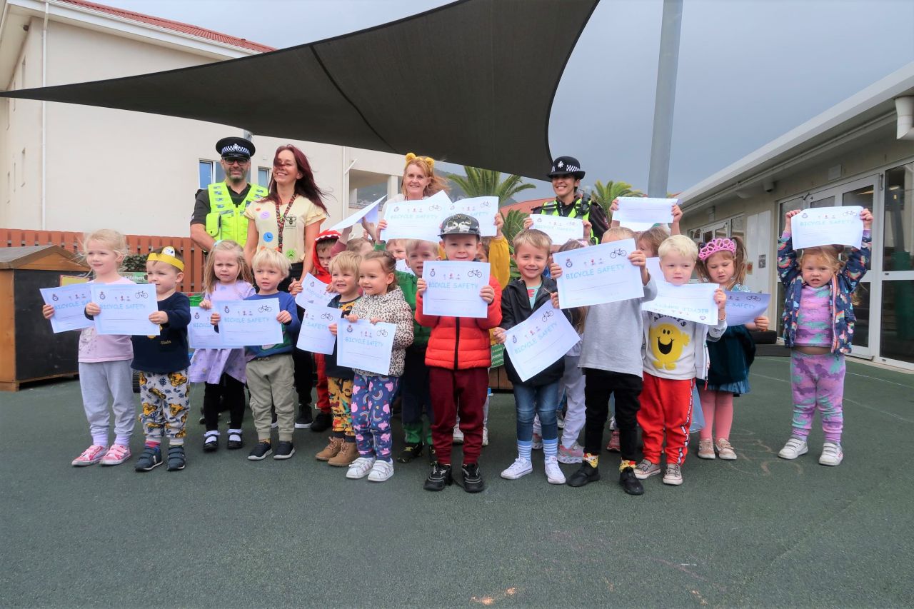 GDP Speak To Schoolchildren As Part Of Road Safety Week