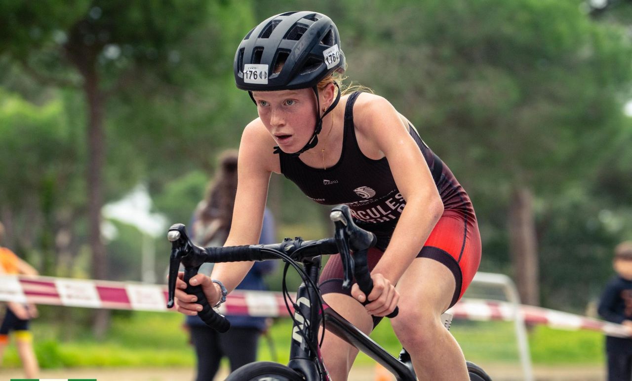 Olivia And Sophie Roberts Patterson Dominate Andalucía Duathlon Championship