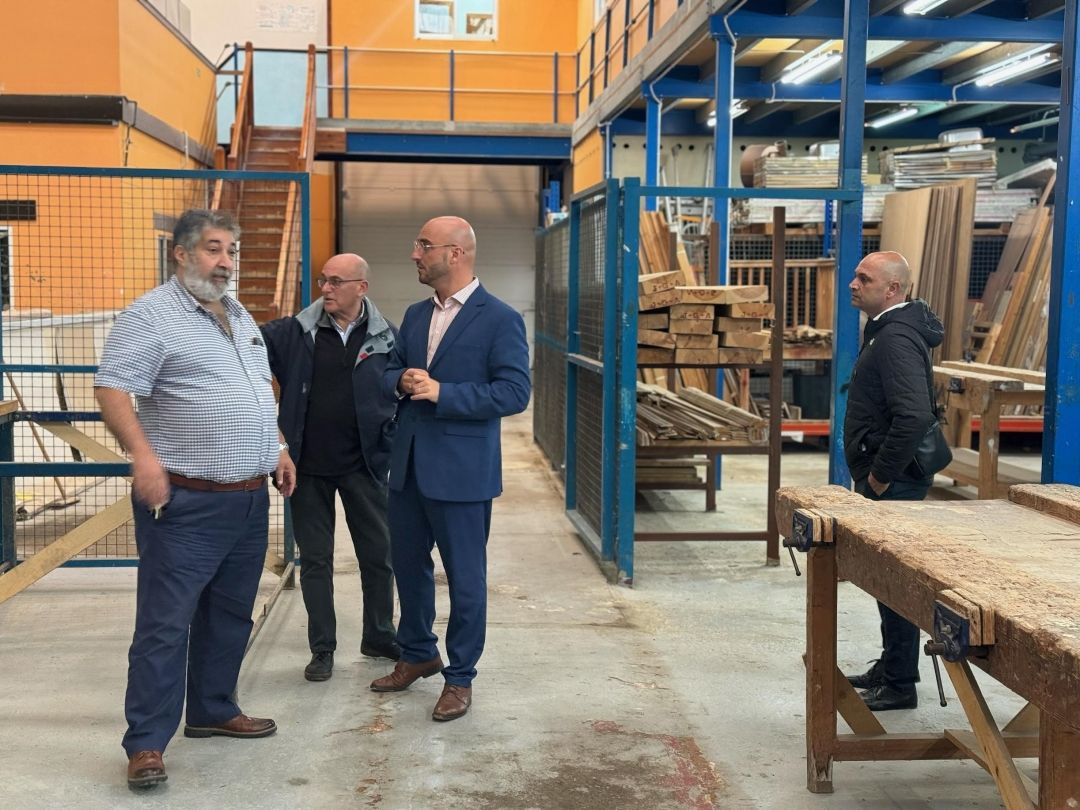Minister Santos Visits Government Training Centre
