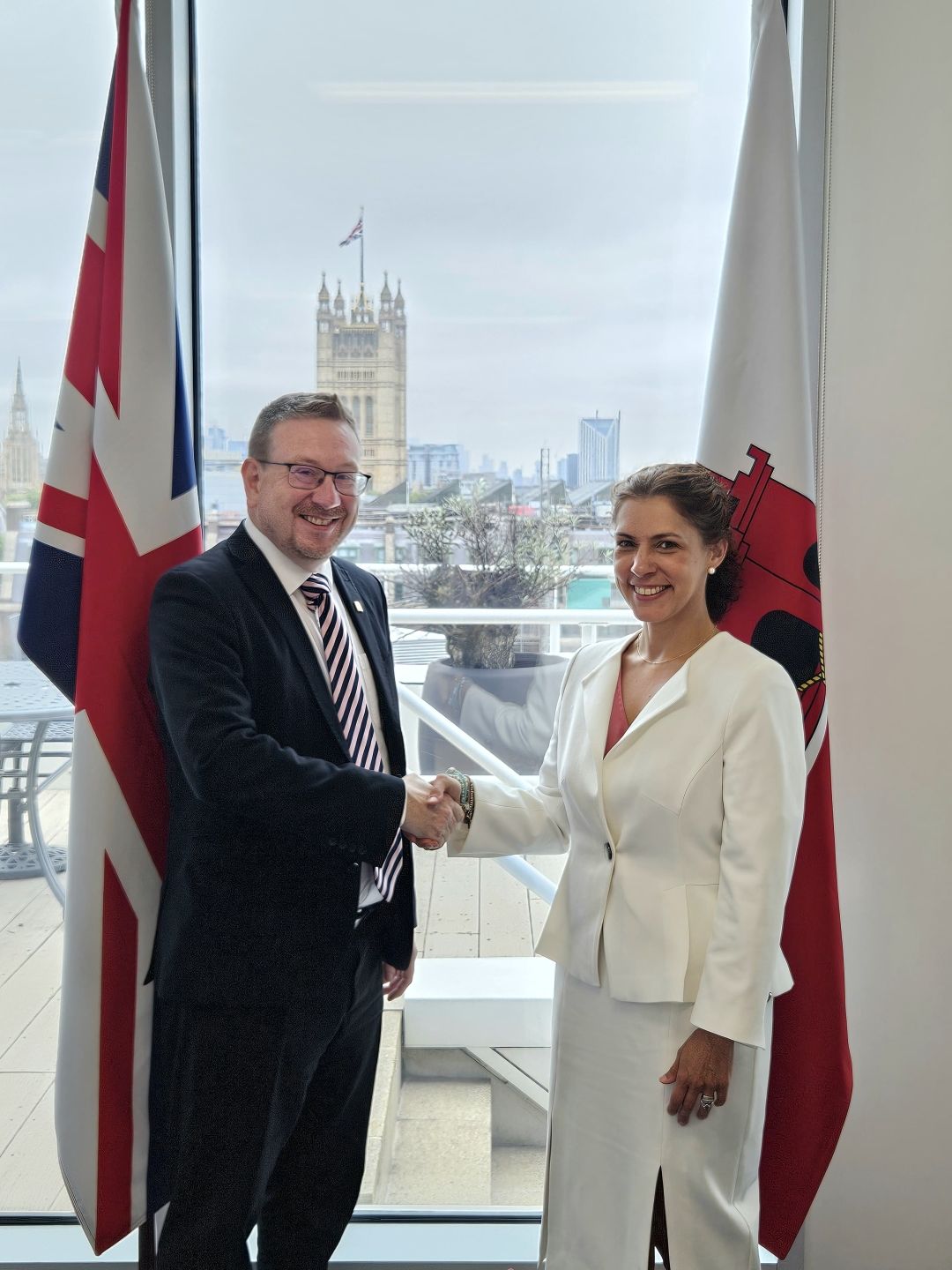 Minister Arias-Vasquez meets UK Public Health and Prevention Minister Andrew Gwynne
