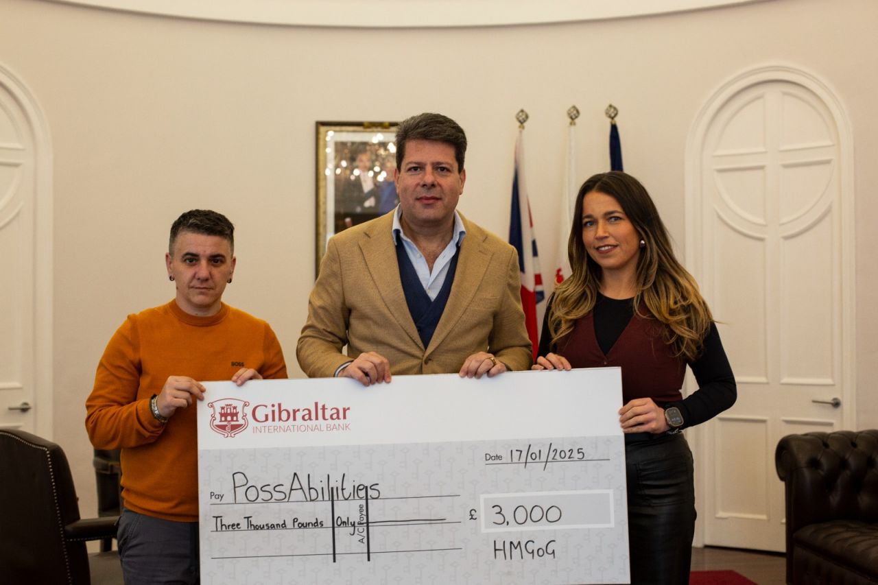Government Donates £3,000 to Possabilites 