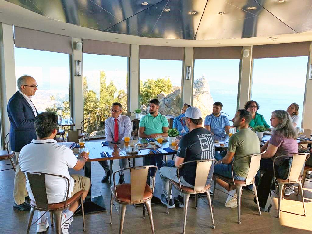 Minister Daryanani Welcomes Cruise Executives to Gibraltar