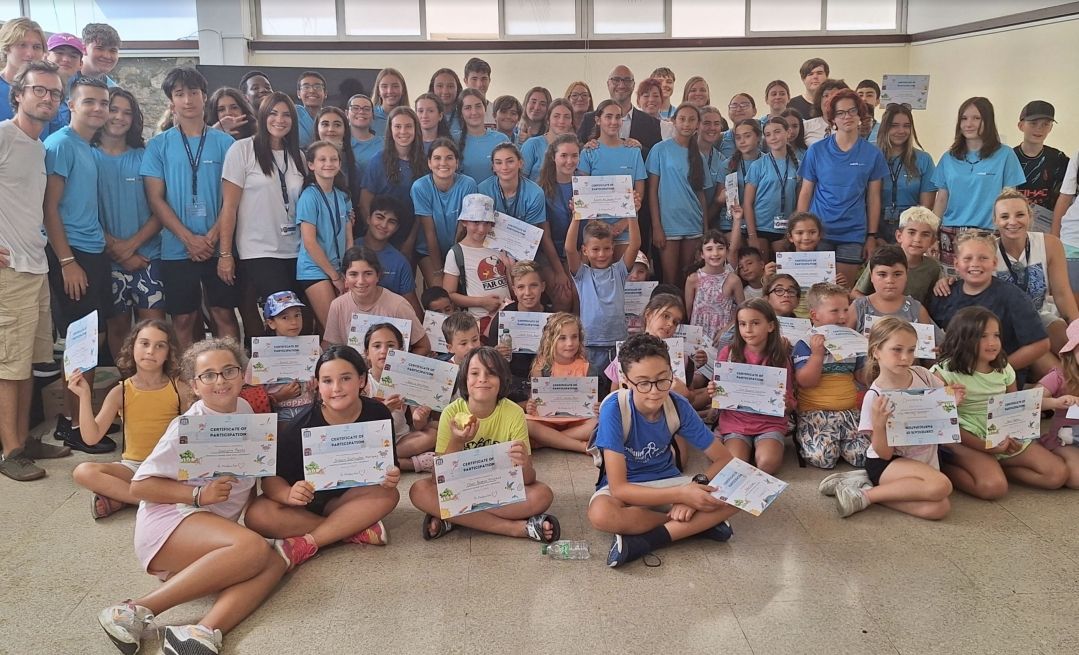 Minister Santos Presents Certificates At The Mindspace Project Camp Awards Ceremony