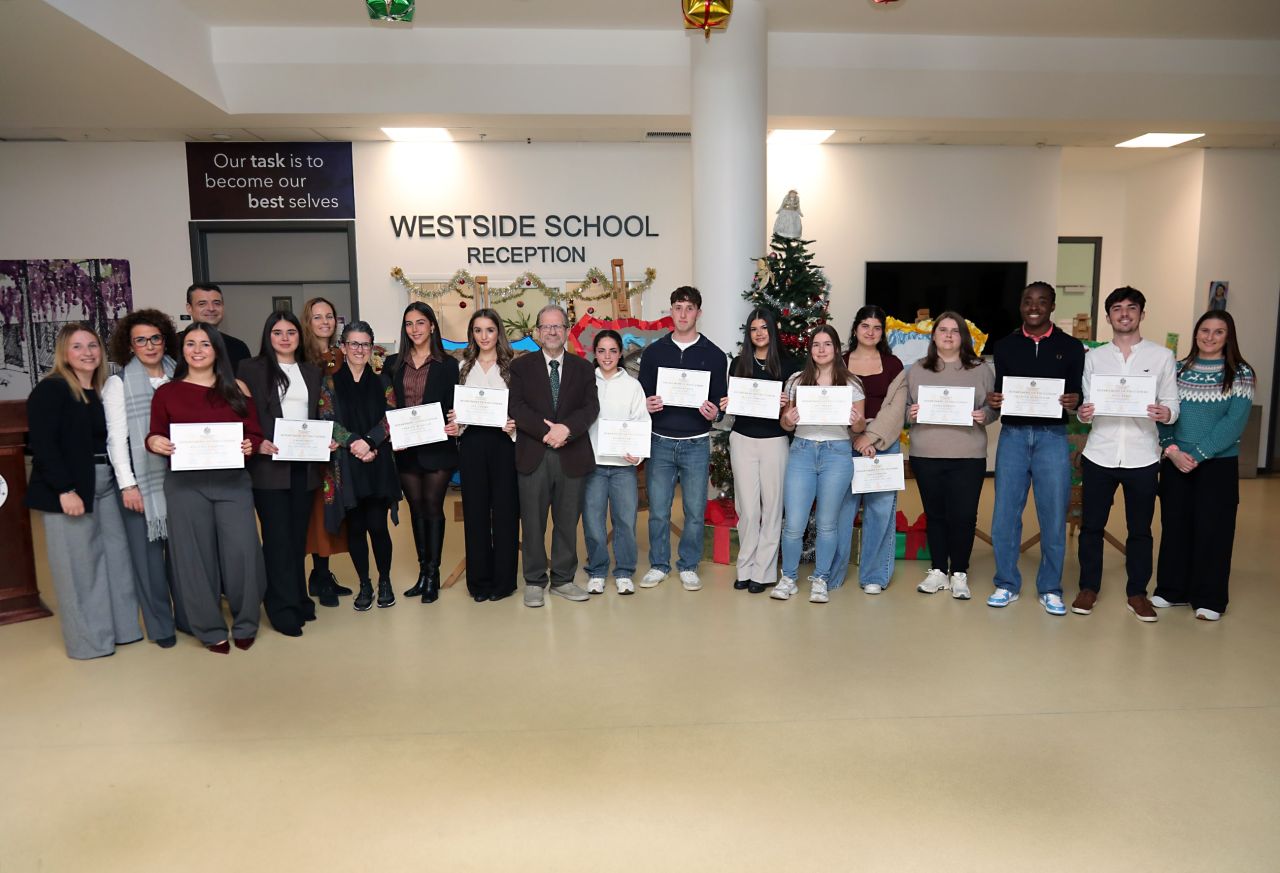 Certificates Presented To Award Winning Students