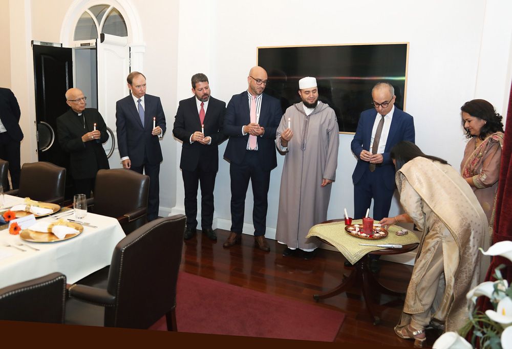 Chief Minister Hosts Dinner to Celebrate Diwali