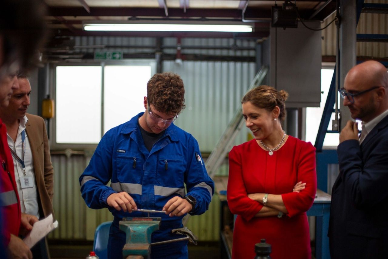 Ministers Visit Mechanical And Electrical Apprentices At Government Training Centre