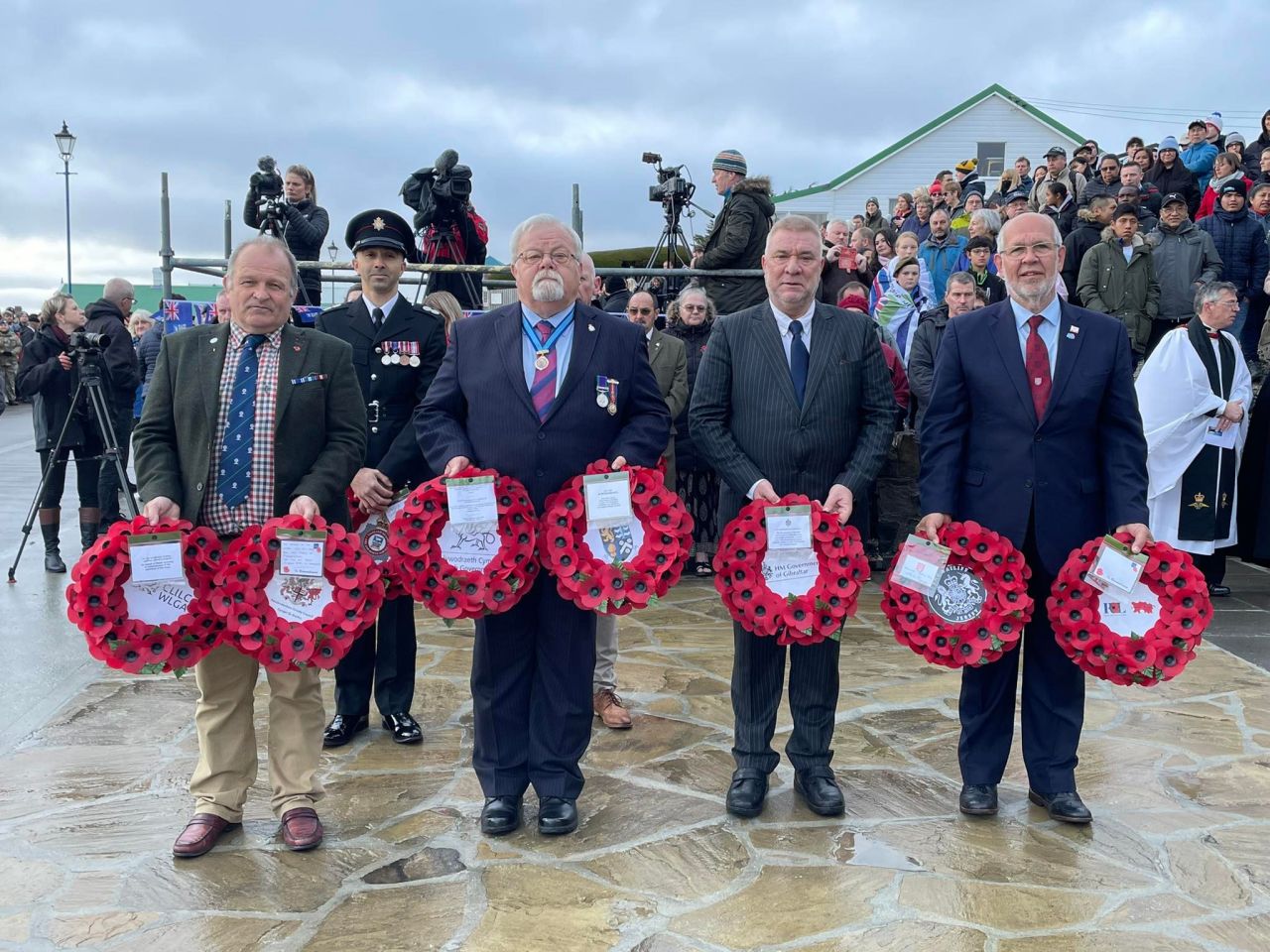 Minister Linares Attends Falkland Islands Remembrance Ceremony