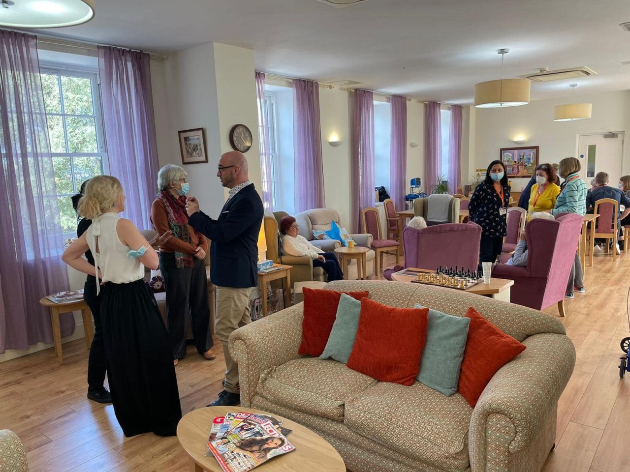 Mayor Visits Cancer Relief Premises