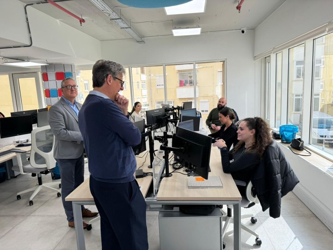 Minister Feetham Visits Argus