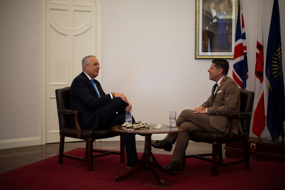 Caretaker Chief Minister Receives New PSOE Member of Parliament