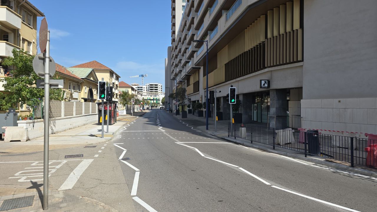 New Light-Controlled Pedestrian Crossing On Queensway Road