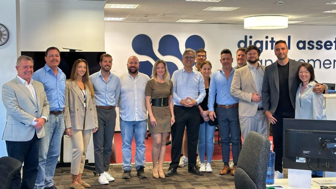 Minister Feetham Visits DLT Firm - Damex.io
