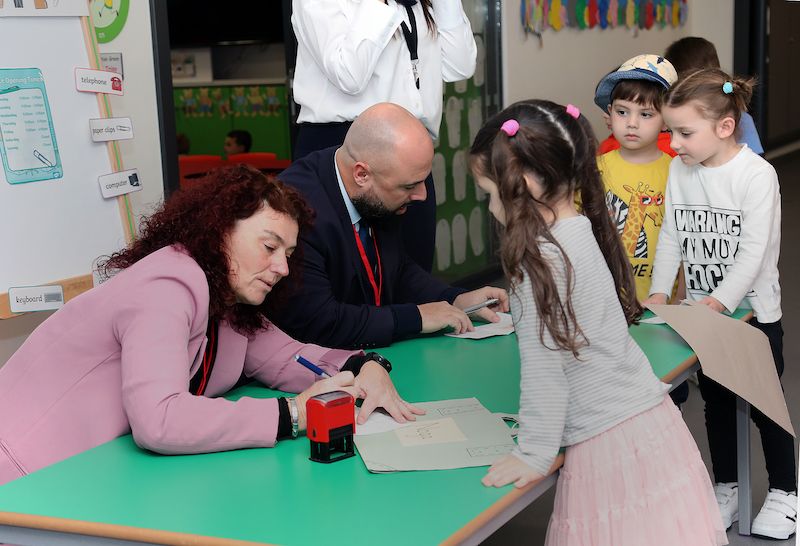 Governor's Meadow Lower Primary School and CSRO collaborate on an engaging interactive visit