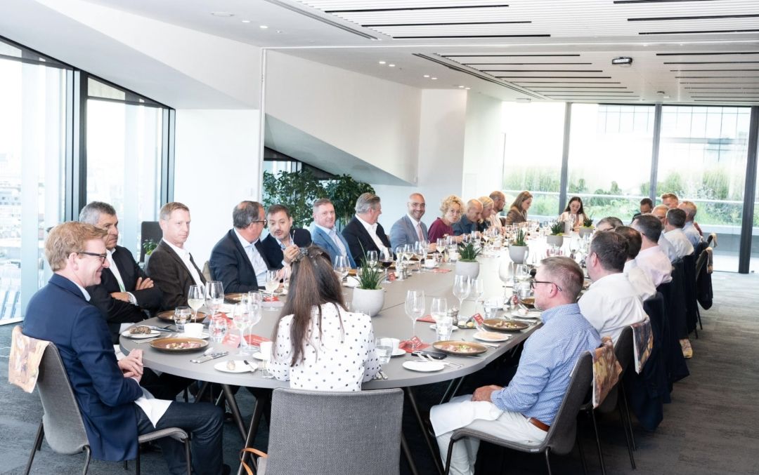 Minister Santos Co-hosts Dinner For EasyJet