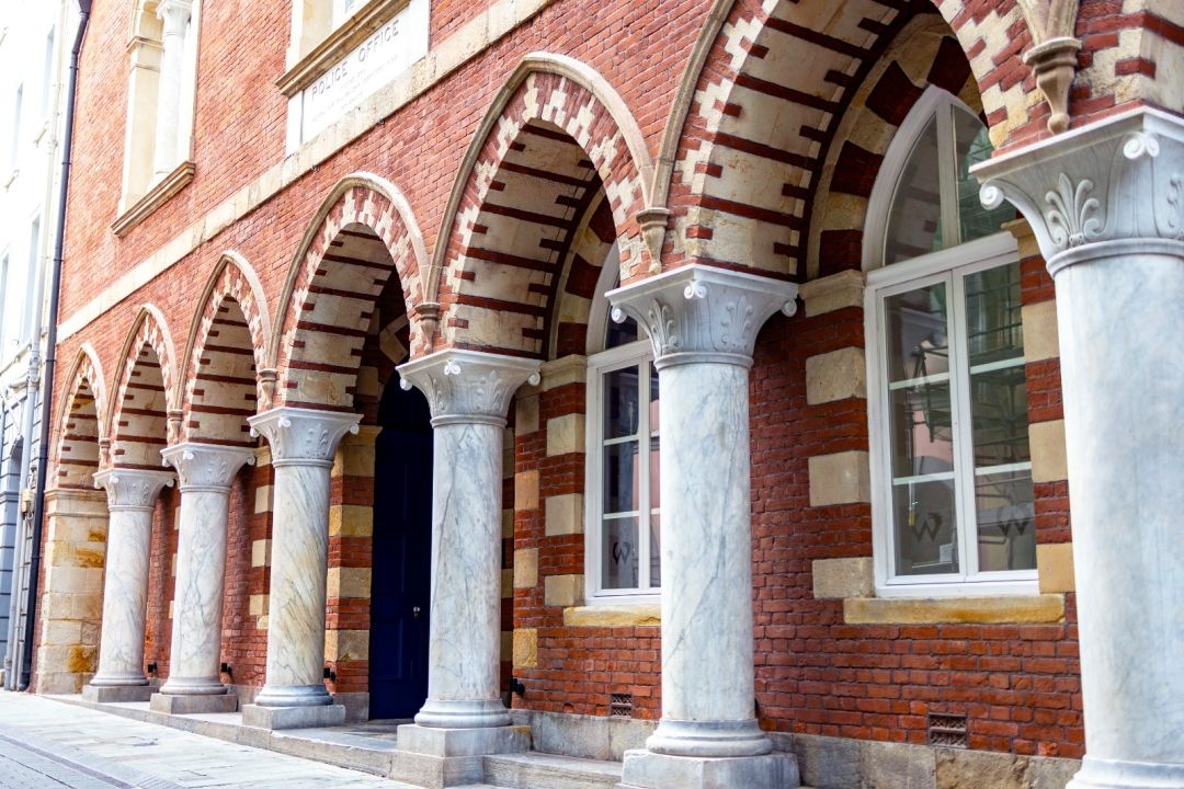 Property Owner and Government Work Together to Schedule Old Police Station Facades