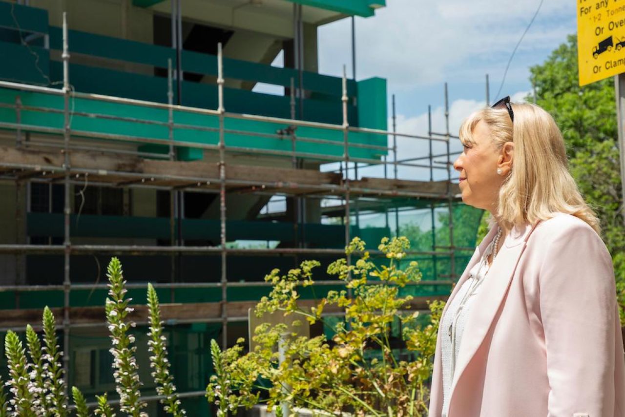 Minister Orfila Visits Estates Undergoing Refurbishments