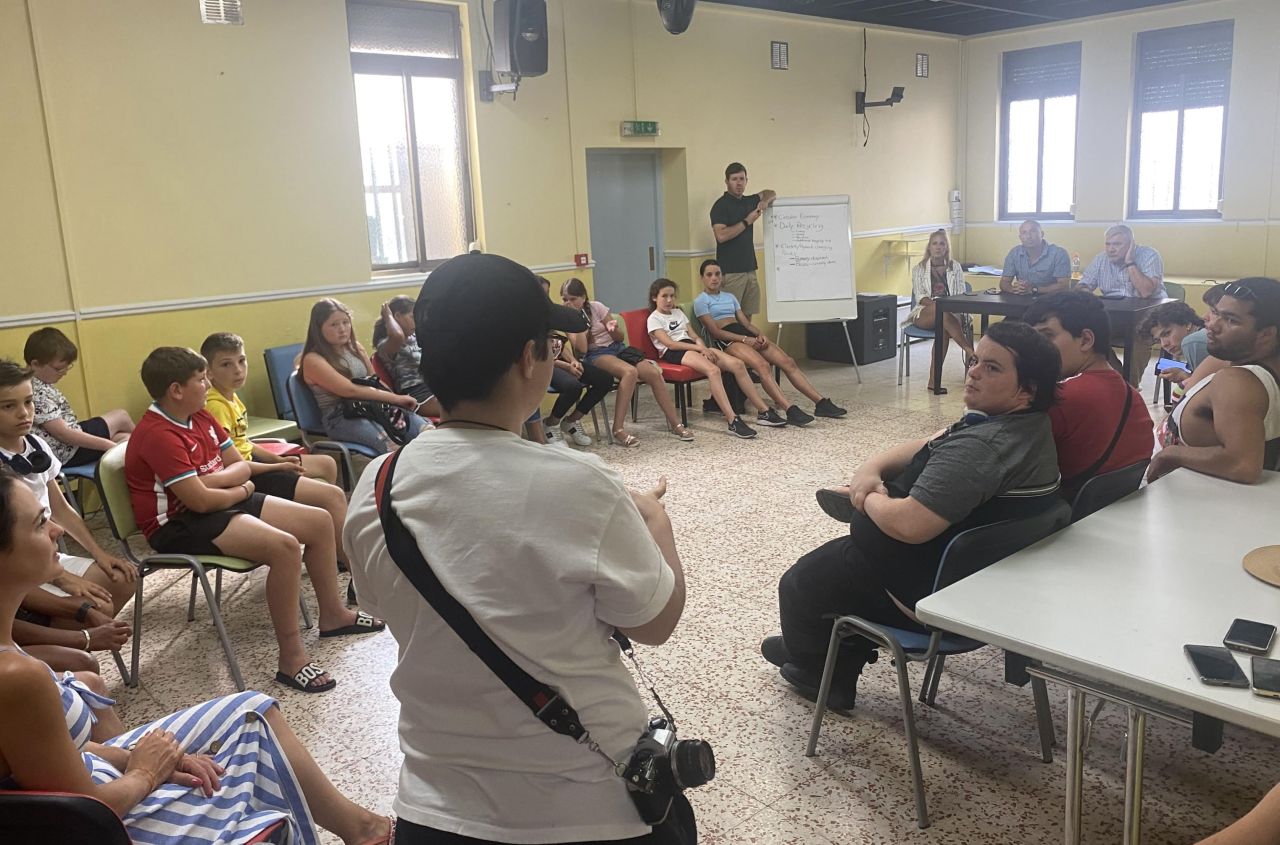 Minister Linares Meets Youth Club Users To Discuss Issues Regarding Climate Change