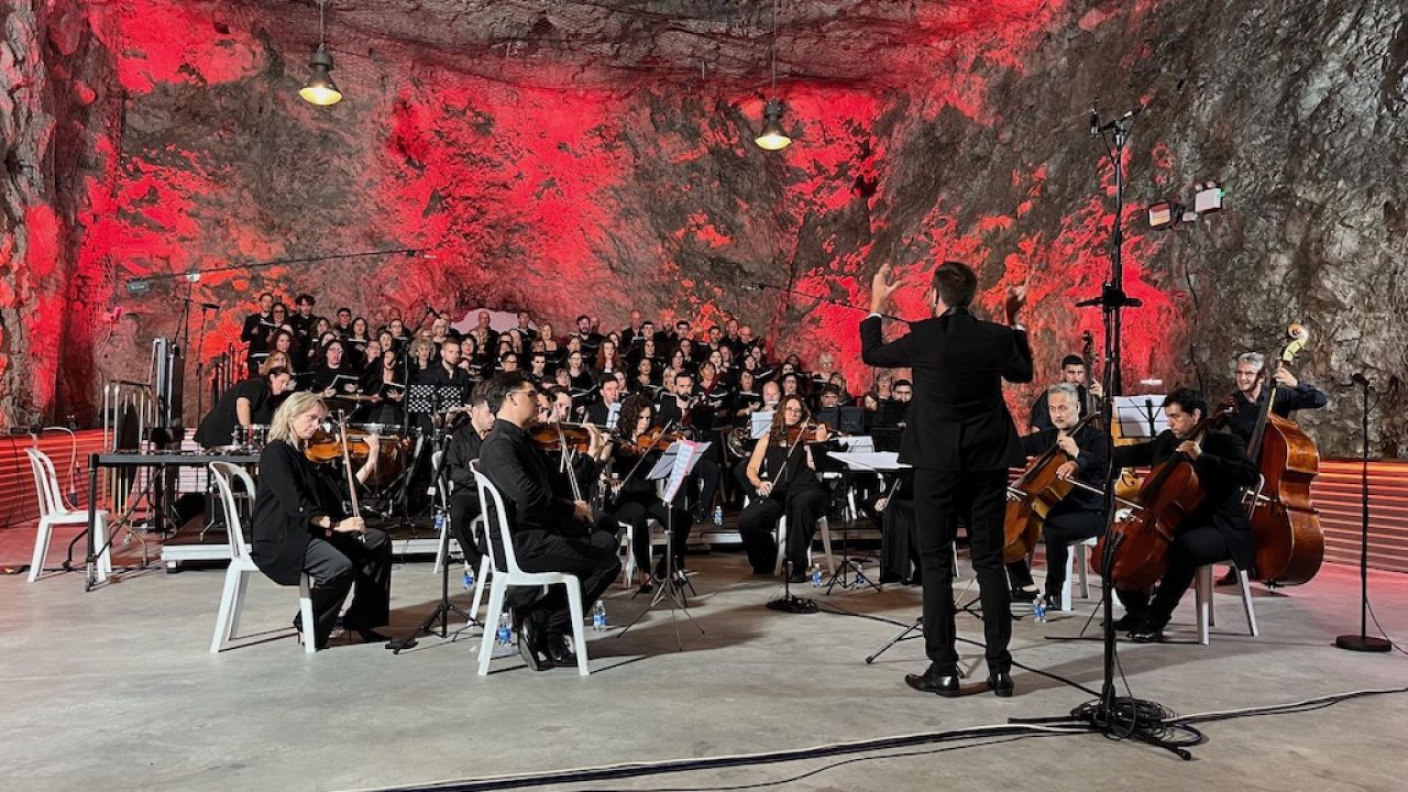 Powerful Performance of Carmina Burana in the Spitfire Hall