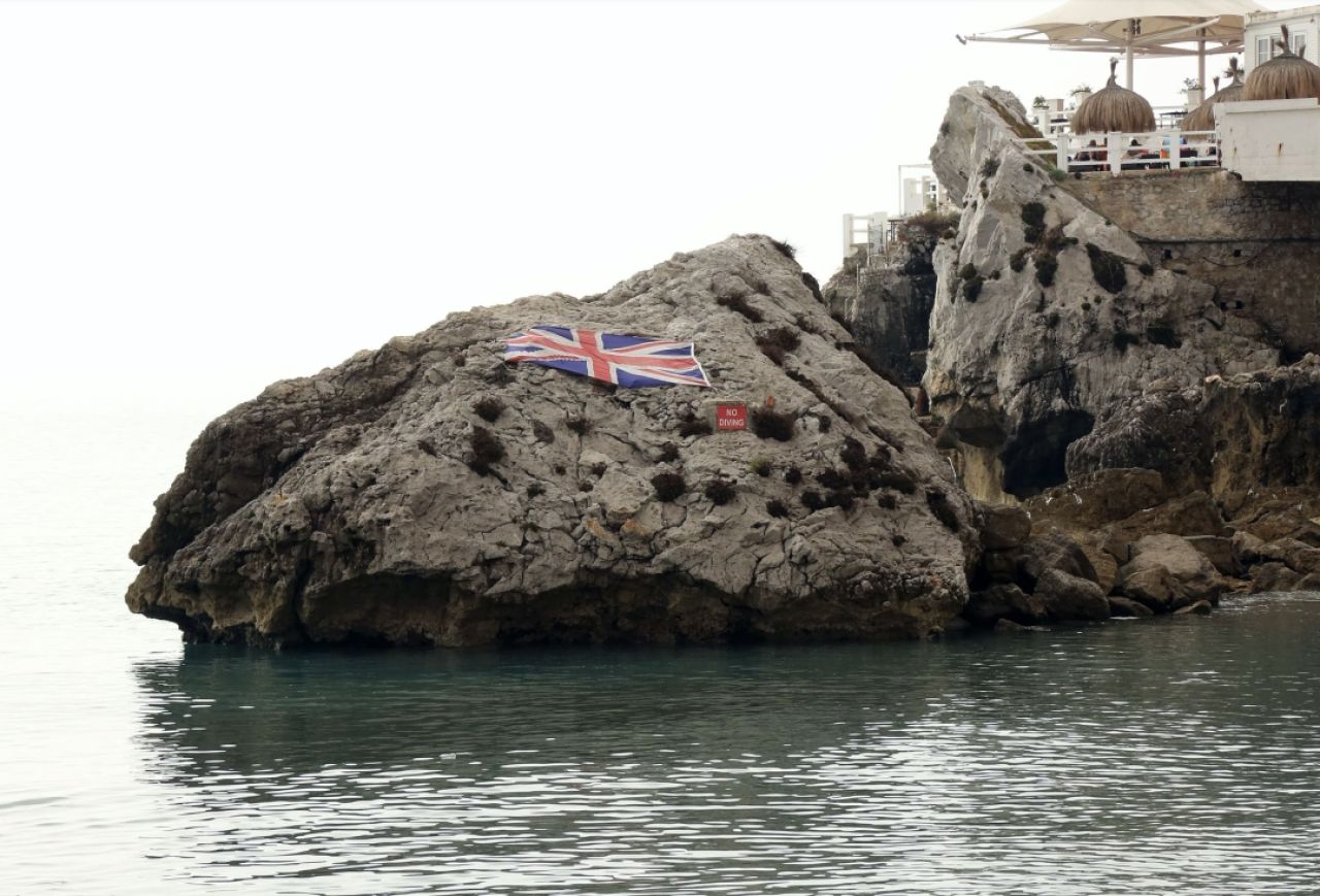 Sand Suddenly Drops Around La Mamela Rock - Bathers Advised To Exercise Caution