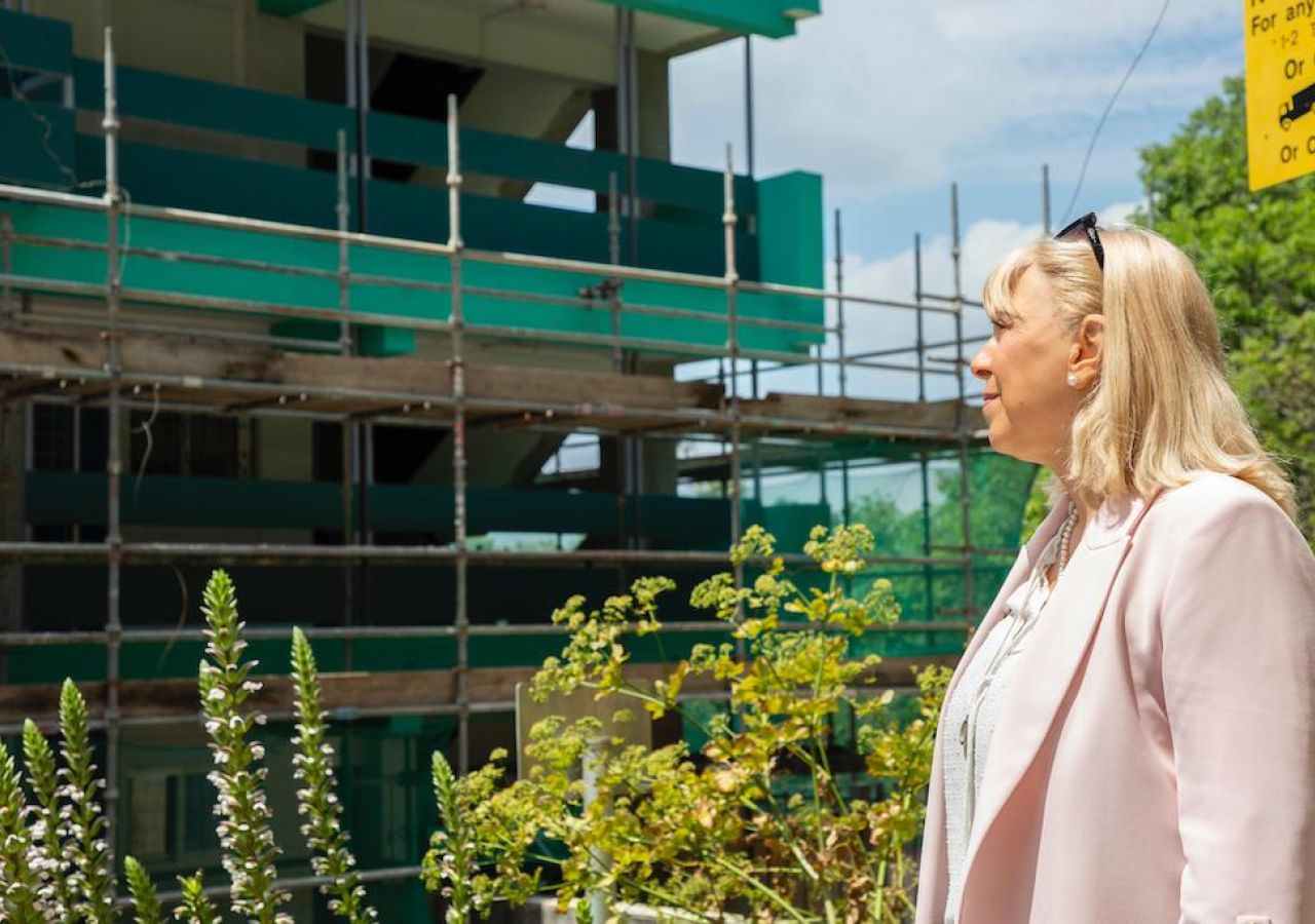 Minister Orfila Visits Estates Undergoing Refurbishments