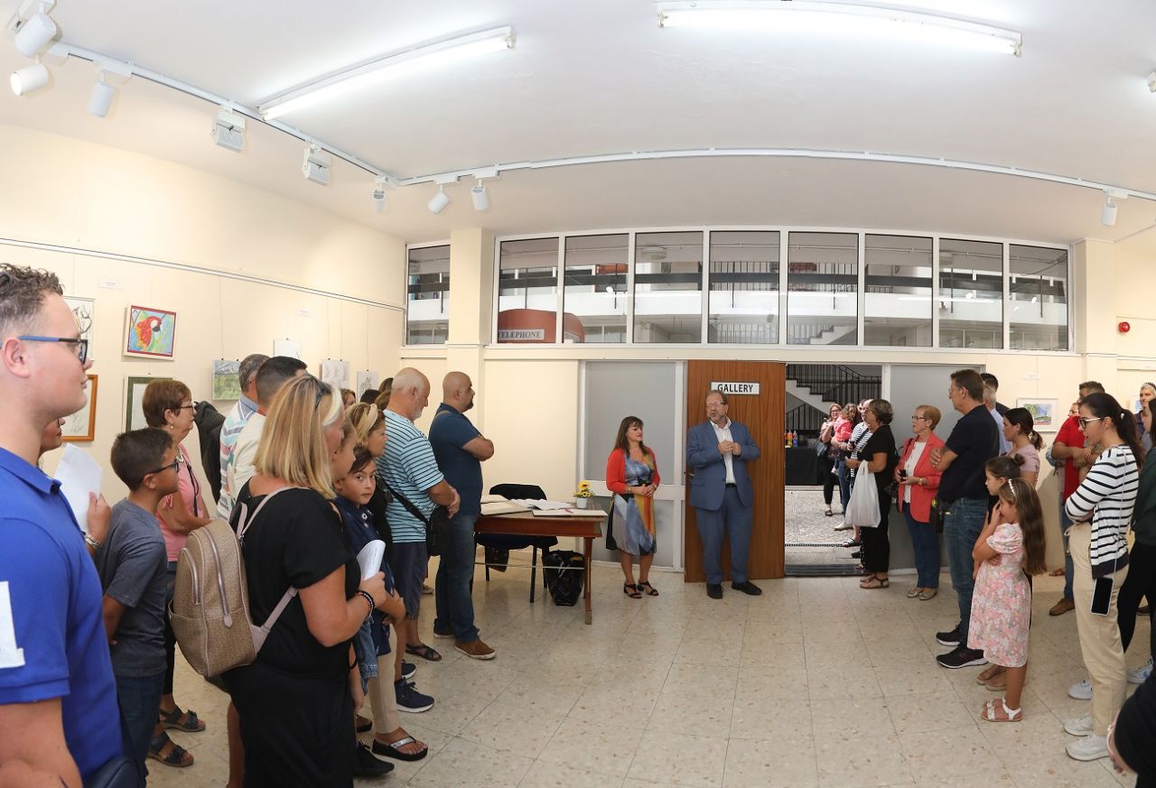 Minister Cortes Visits Exhibition Of Paintings By Young Artists