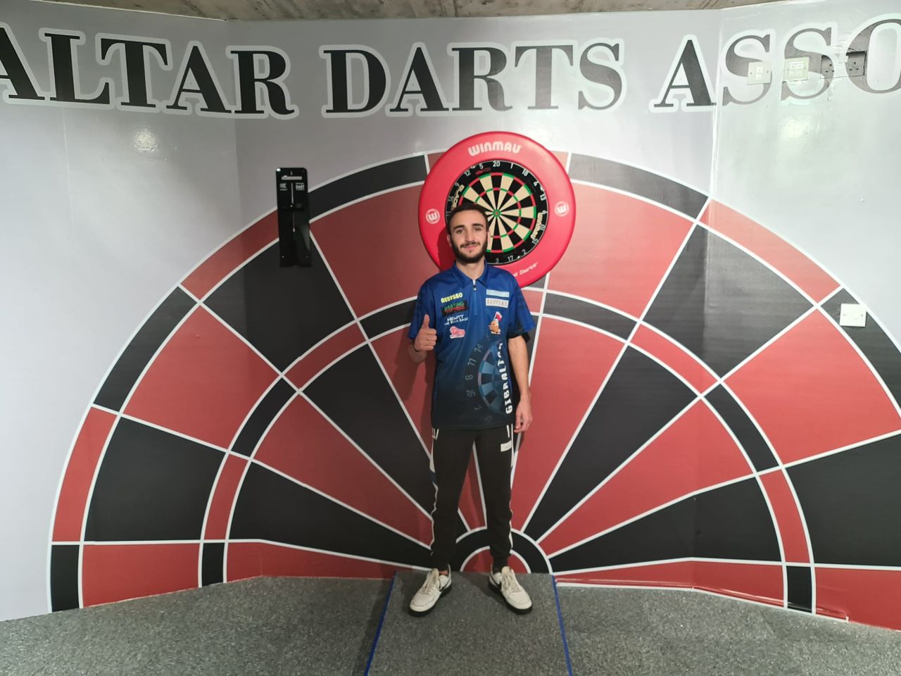 Justin Hewitt Wins Darts Qualifier 1